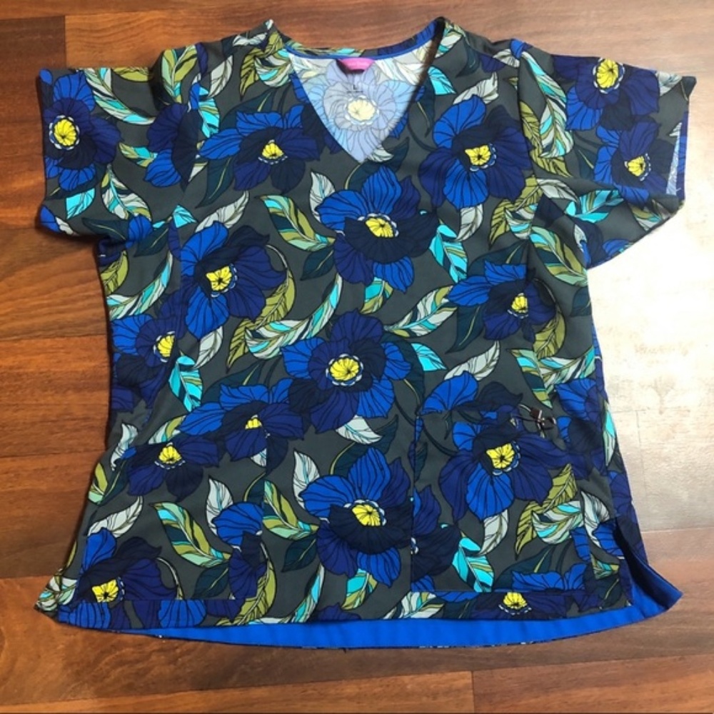 Vera Bradley Scrub Top Large